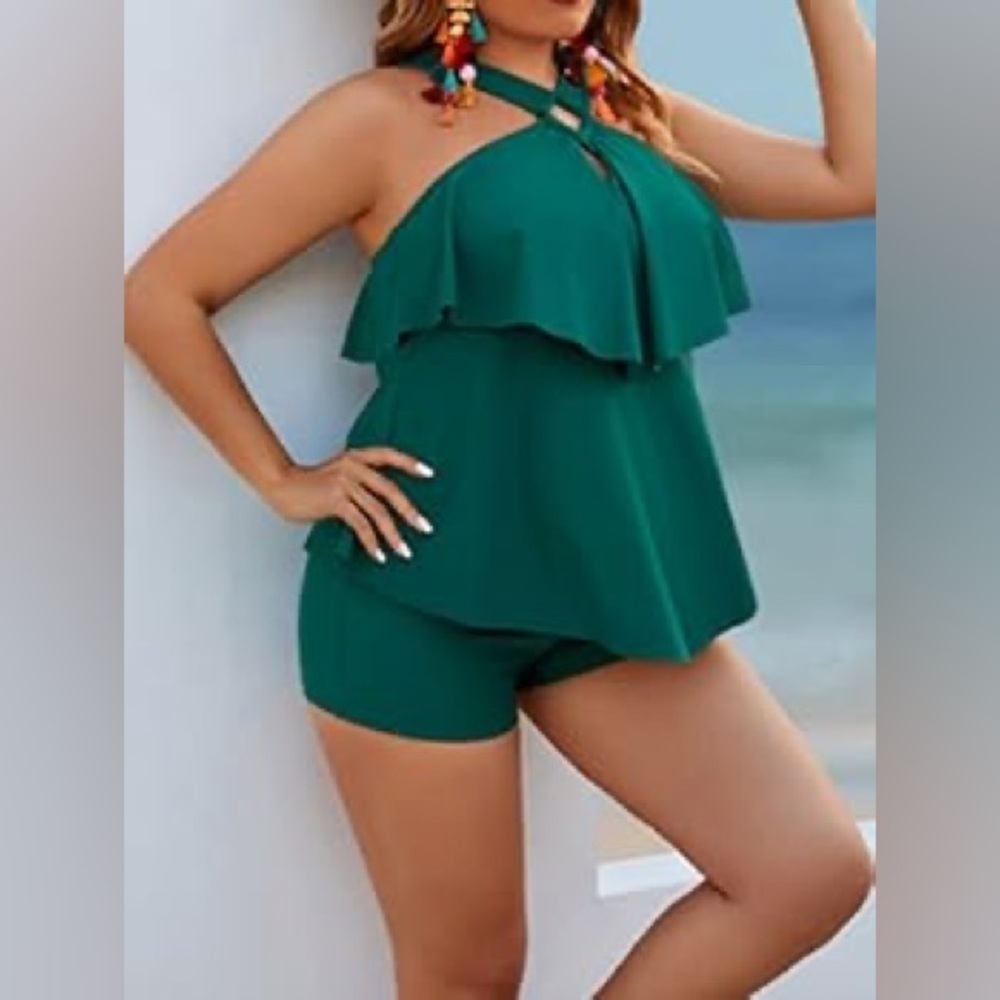 🌴💚Gorgeous Green Tie Front Bikini Halter Top and shorts bottom set size 3X💚🌴